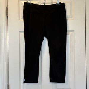 Athleta Women’s Black Capri Leggings 21” Inseam Size Large